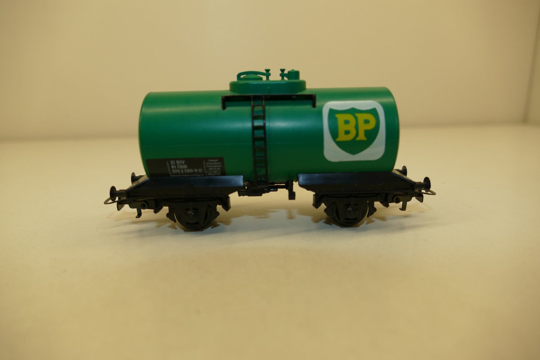 Kleinbahn Modelleisenbahnen: Kleinbahn H0: ÖBB Kesselwagen BP – Gebraucht aus Niederhasli von rail-duerst