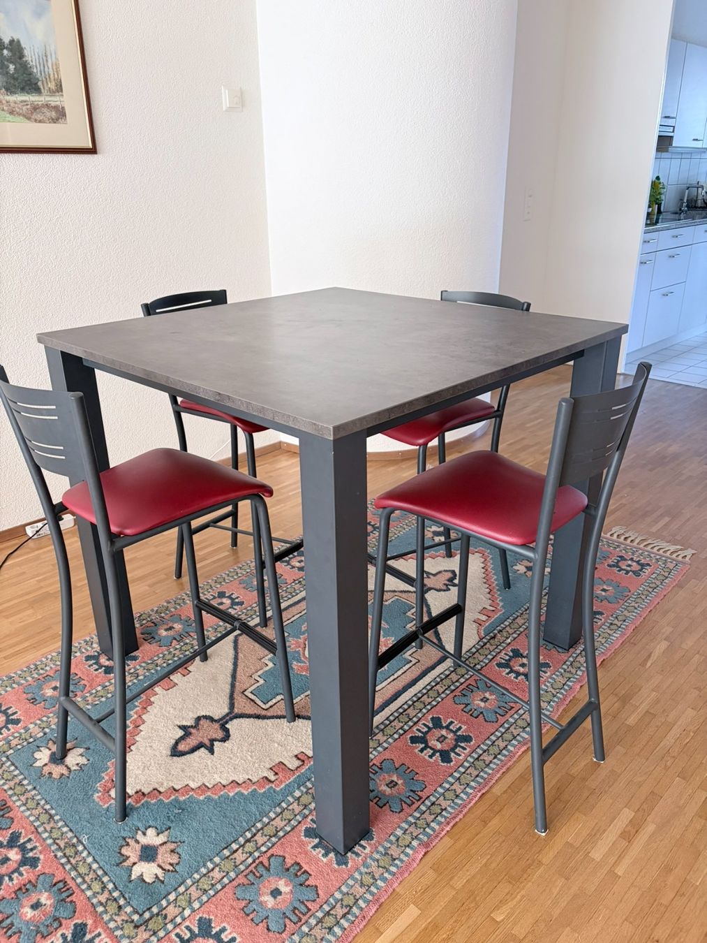 Tische: Table à manger haute et ses 4 sièges – Gebraucht aus Zürich von eri_8vp7