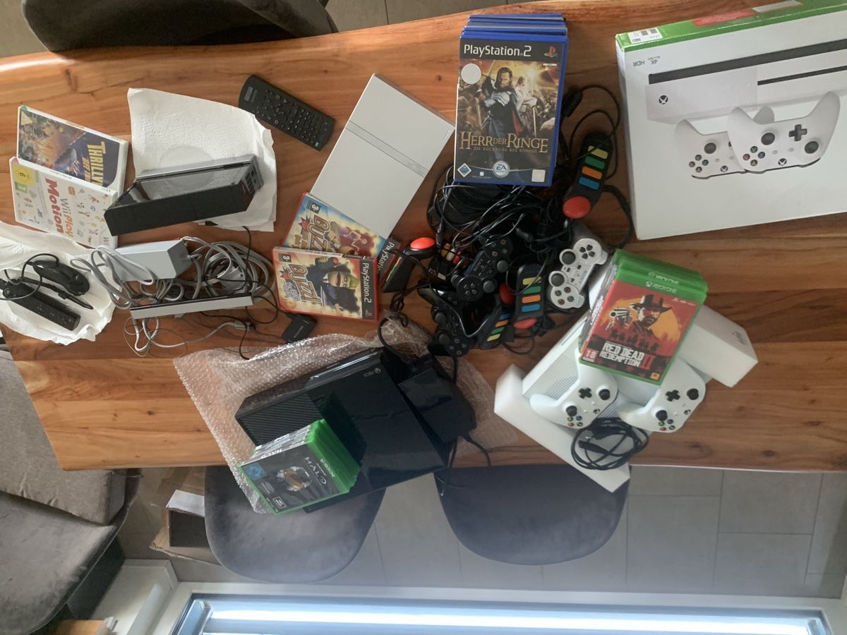 Sony Konsolen: Grosses Gaming Bundle – Defekt aus Neuhausen von sou_t9p8 8