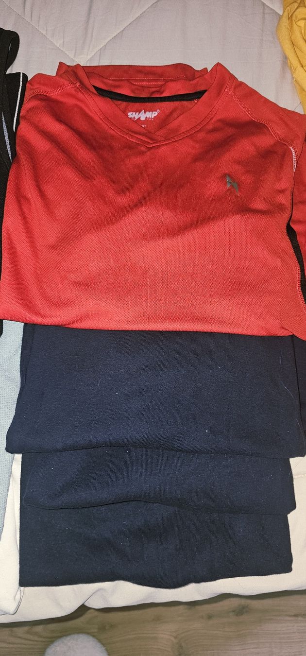Lotti di vestiti: Athletic Tsirts Bundle - Red, Navy & Yellow im Set – Usato da Rorschach venduto da Alles_9.90 2