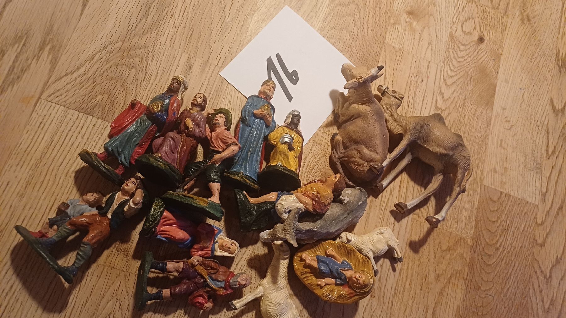 Statuette: Schöne Antike Krippenfiguren  – Usato da Flawil venduto da Pinkmalibu 1