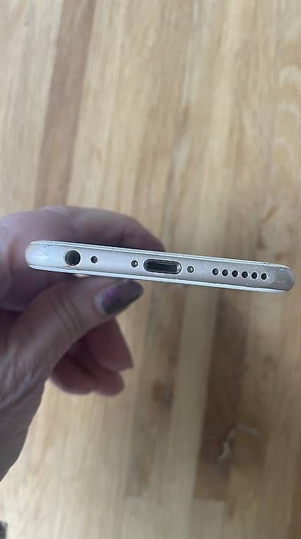 Telefoni cellulari / Smartphones: iPhone A1586  – Usato da Troinex venduto da nadinebmichaelson 3
