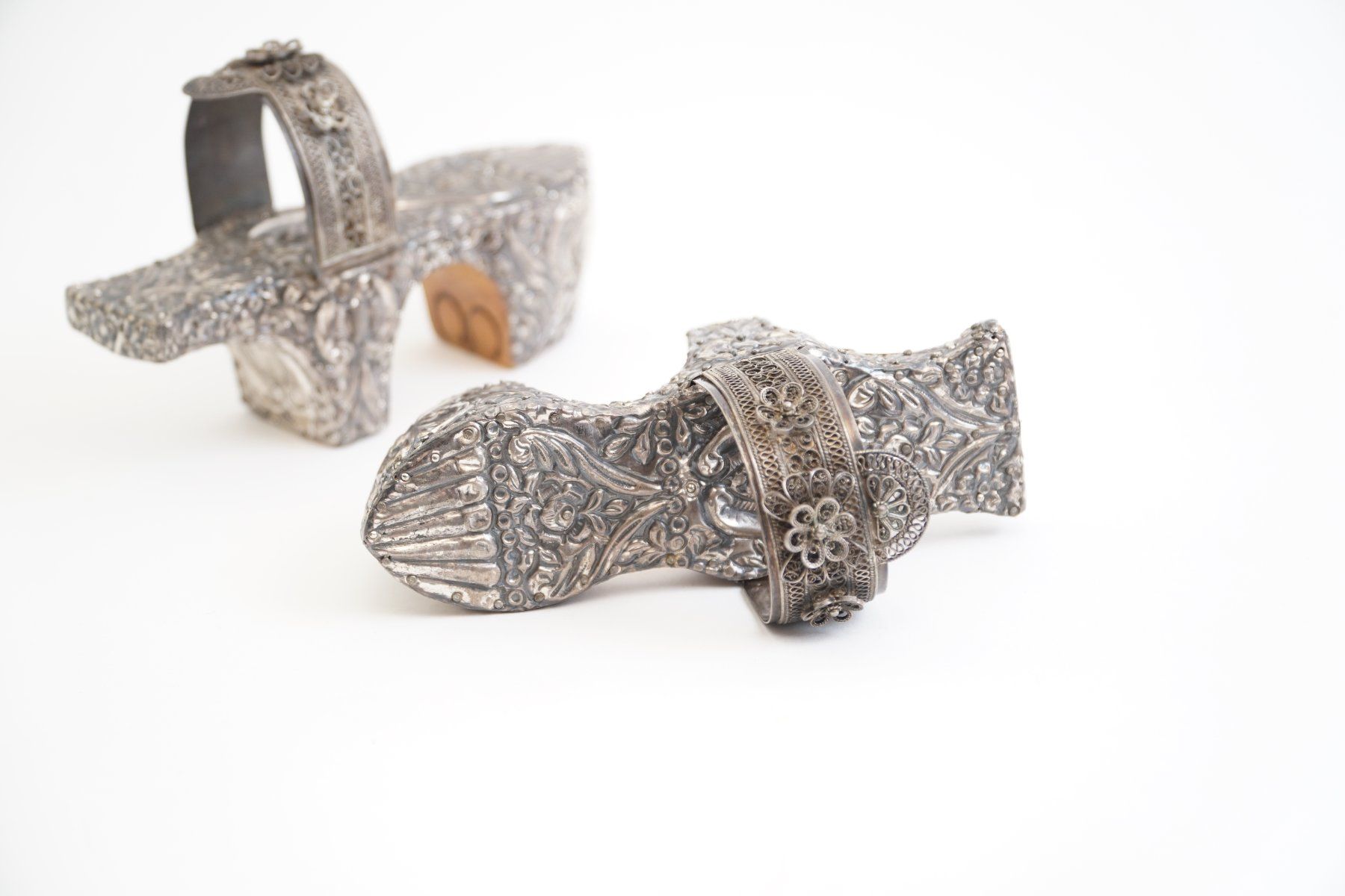 Tutte le decorazioni: Paire de socques de Hammam argenté – Usato da Bogis-Bossey venduto da VNT-GE.ch 5