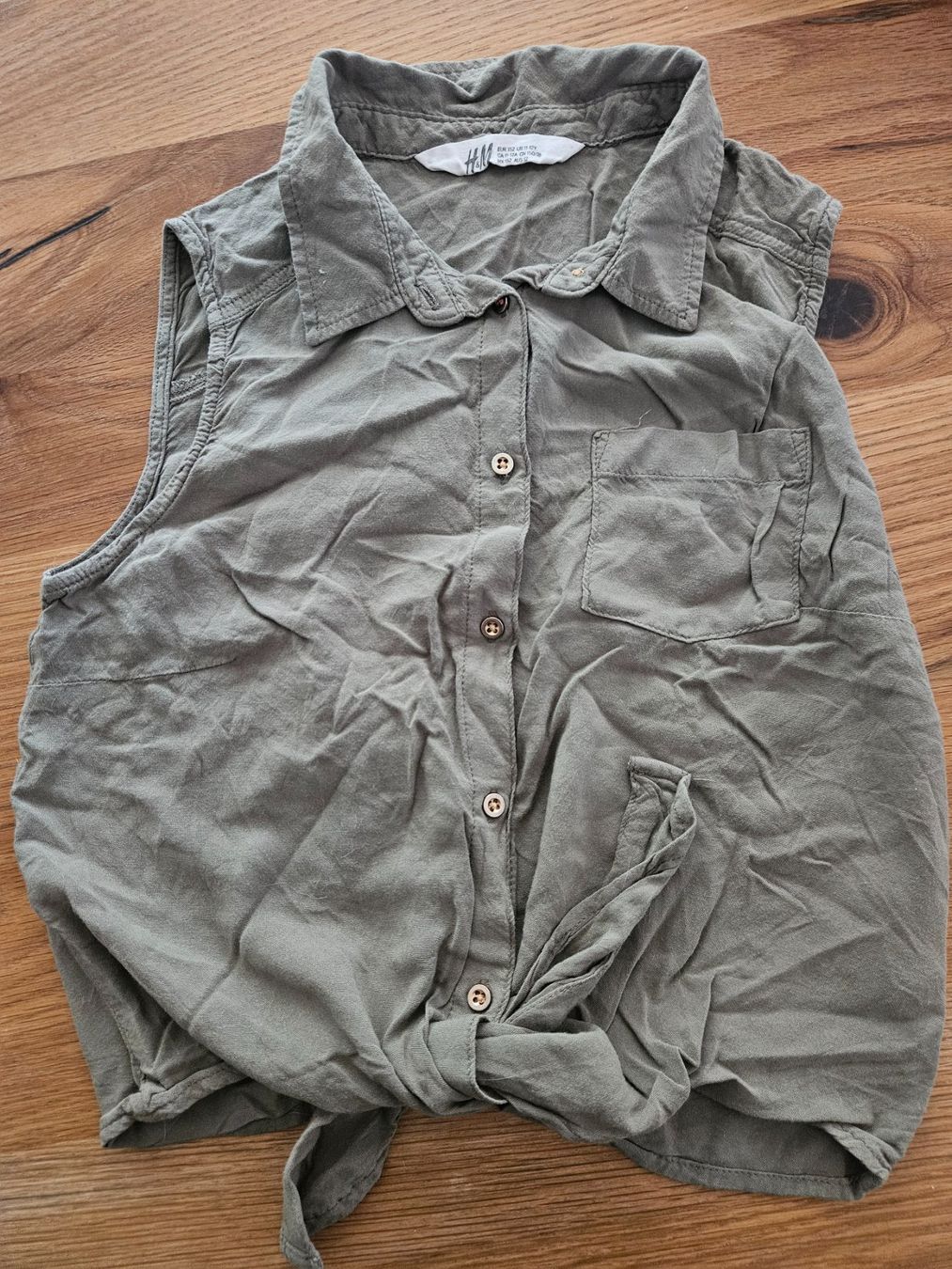 H&M Blusen, T-Shirts & Tops: H&M Bluse khaki Gr. 146-152 – Gebraucht aus Engelburg von ynnoc19