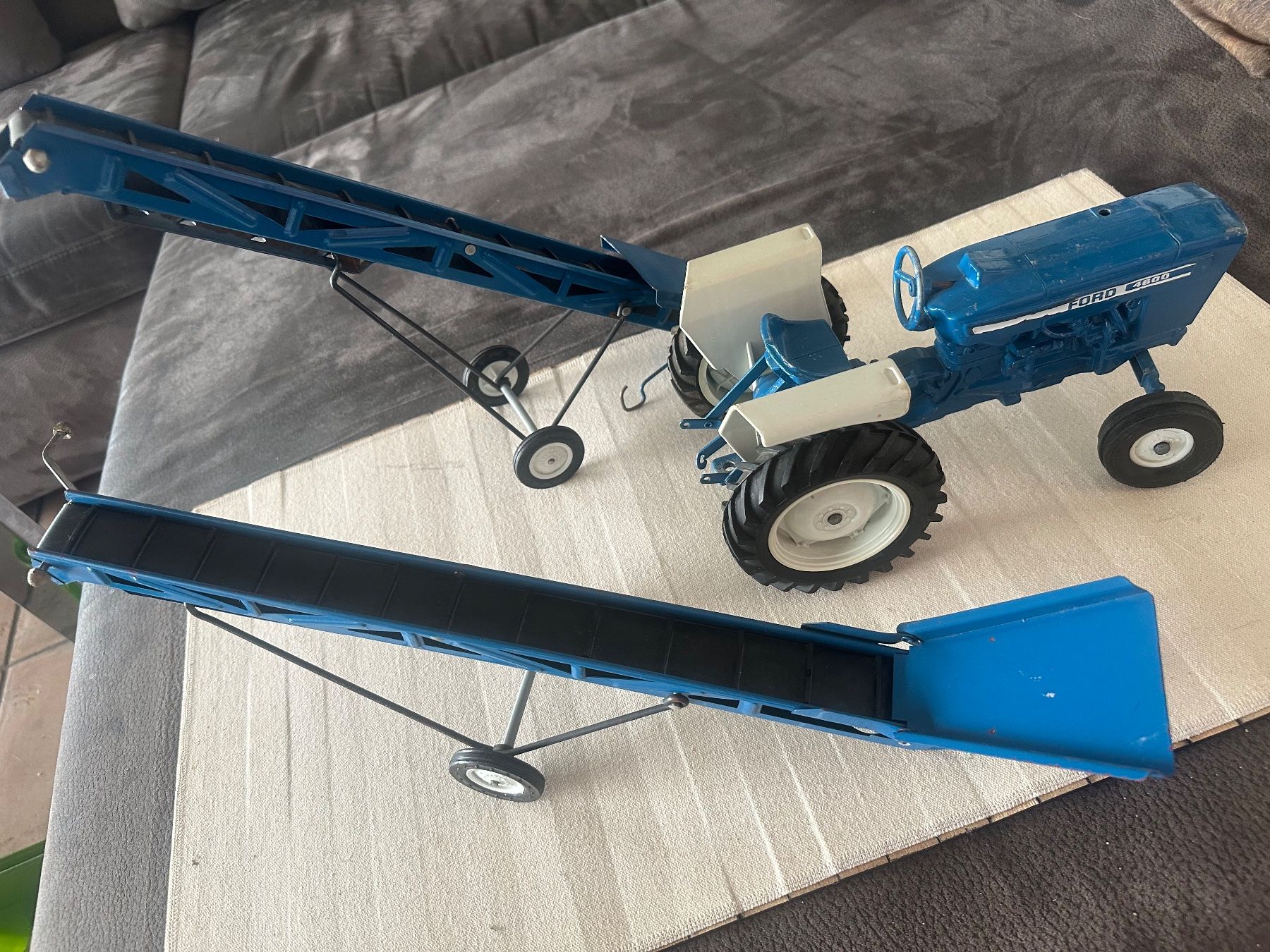 Kits de montage: Erteil Modell Traktor – D'occasion à Horriwil par Carrera68 4