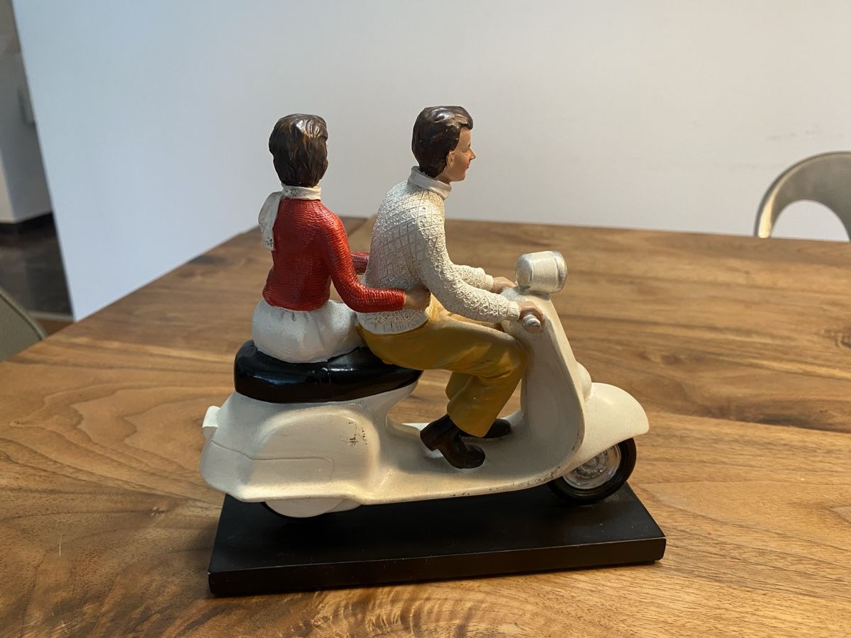 Statuette: Deko-Figur: Paar auf Roller, Retro-Stil – Usato da Lugano venduto da mariavenezia 3