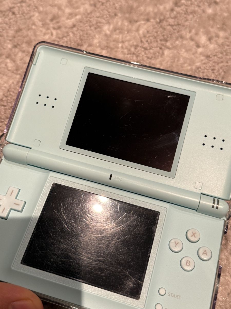 Nintendo Console: Nintendo DS Lite menthe avec chargeur et bracelet – Usato da La Chaux-de-Fonds venduto da joa_jk5g 3