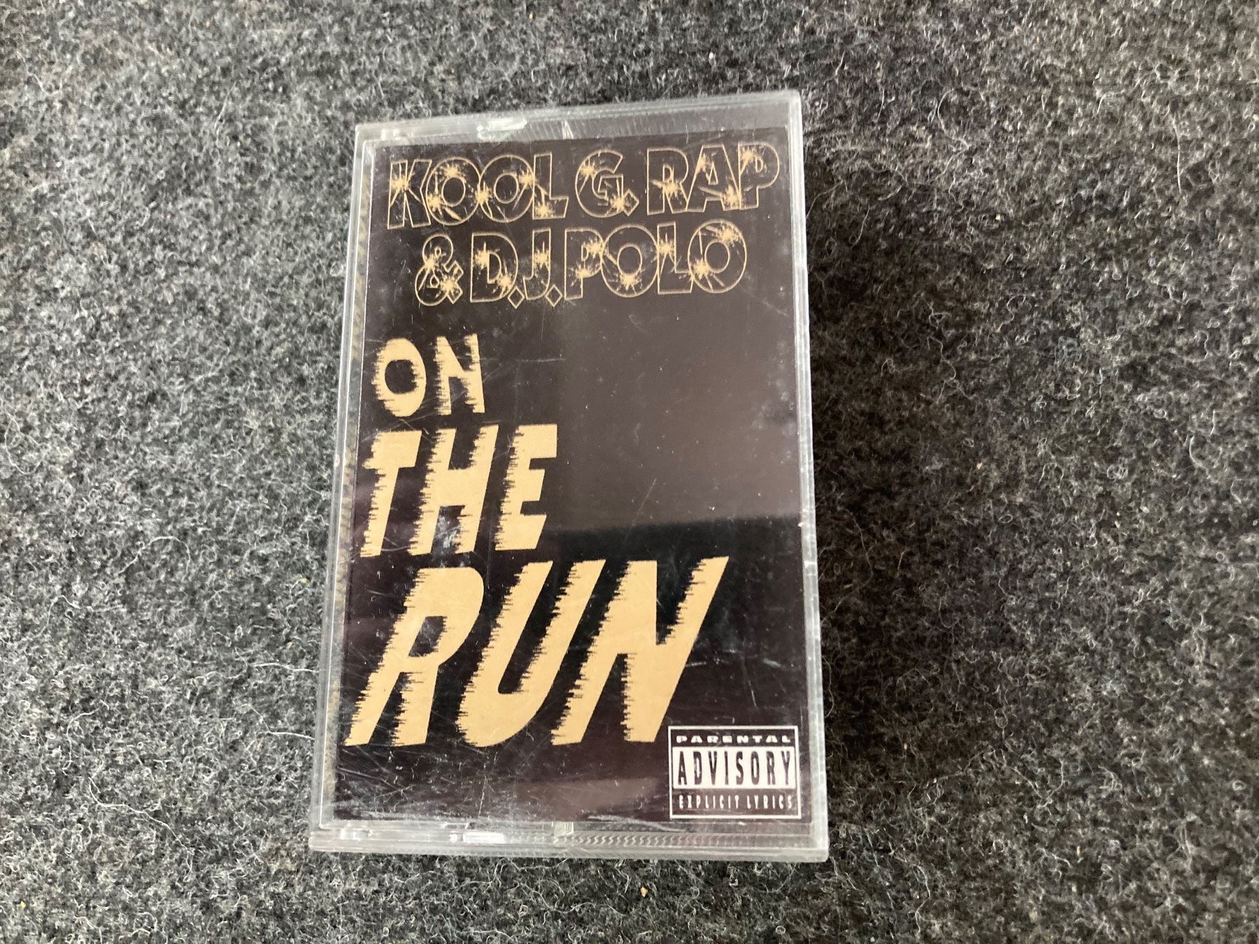 Musicassette: Kool G Rap & D.J. Polo - On The Run (MC) – Nuovo (secondo la descrizione) da Fribourg venduto da Karushi