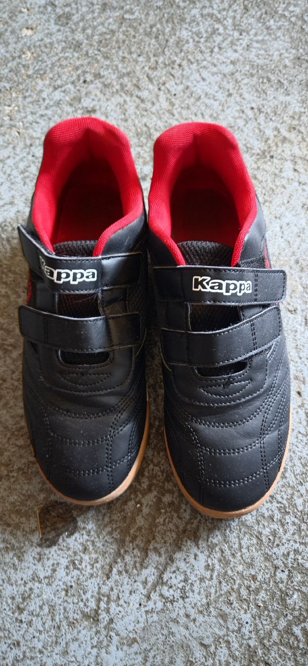 Kappa Scarpe da uomo: Hallenschuhe Kappa Grösse 40 schwarz – Usato da St.Gallenkappel. venduto da mt23101984