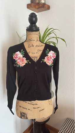 Cardigan noir avec broderies florales - Taille XS/S élégant