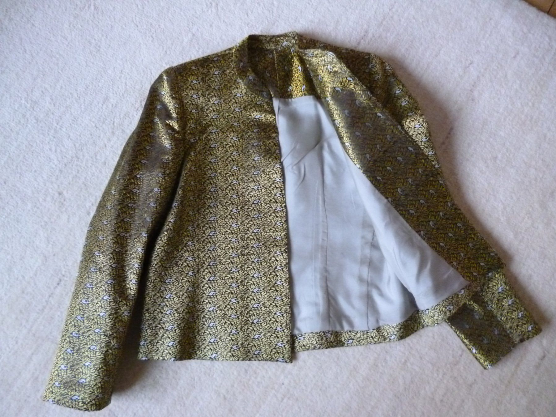 Costumes: Damenkostüm, festlich, Grösse 36 – Neuf (Voir description) à Bern par bri_69pn 1