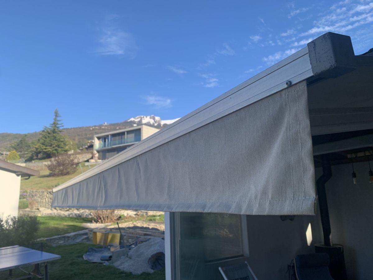 Tende da sole: Store banne toile beige – Usato da Veyras venduto da EtienVer 2
