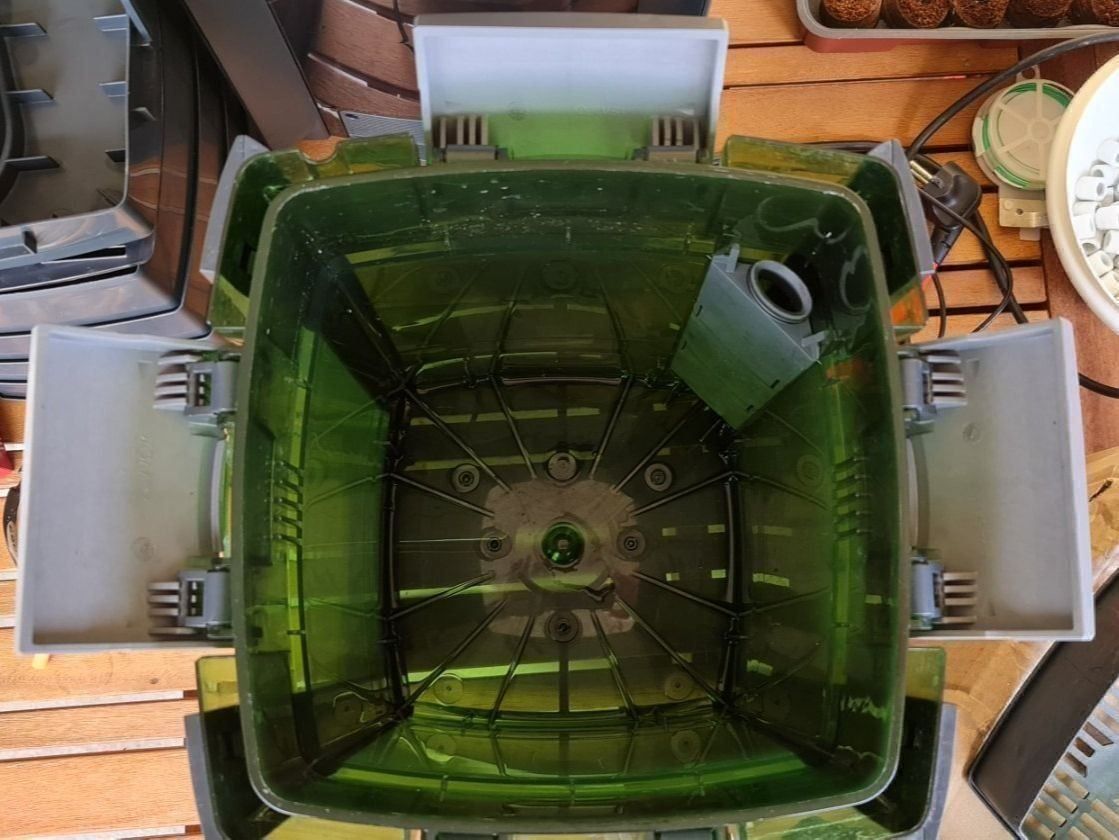 Eheim Filtres: Eheim Unterteil zu Filter 3e, 5e – D'occasion à Pfungen par Fastback66 1