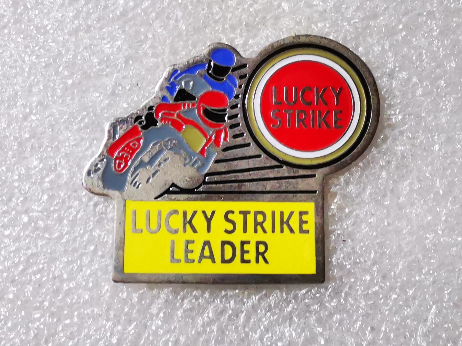 Placchette & Badge: Ansteckpin 190: Lucky Strike – Usato da Oppligen venduto da Pin-Fall-Shop