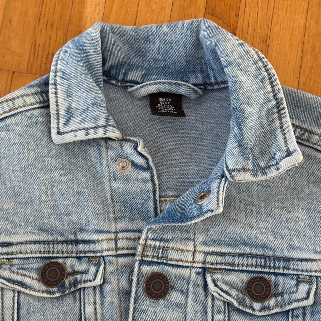 H&M Giacche & Cappotti: H&M Jeansjacke Gr 98 – Nuovo (secondo la descrizione) da Richterswil venduto da Eunoia85 1