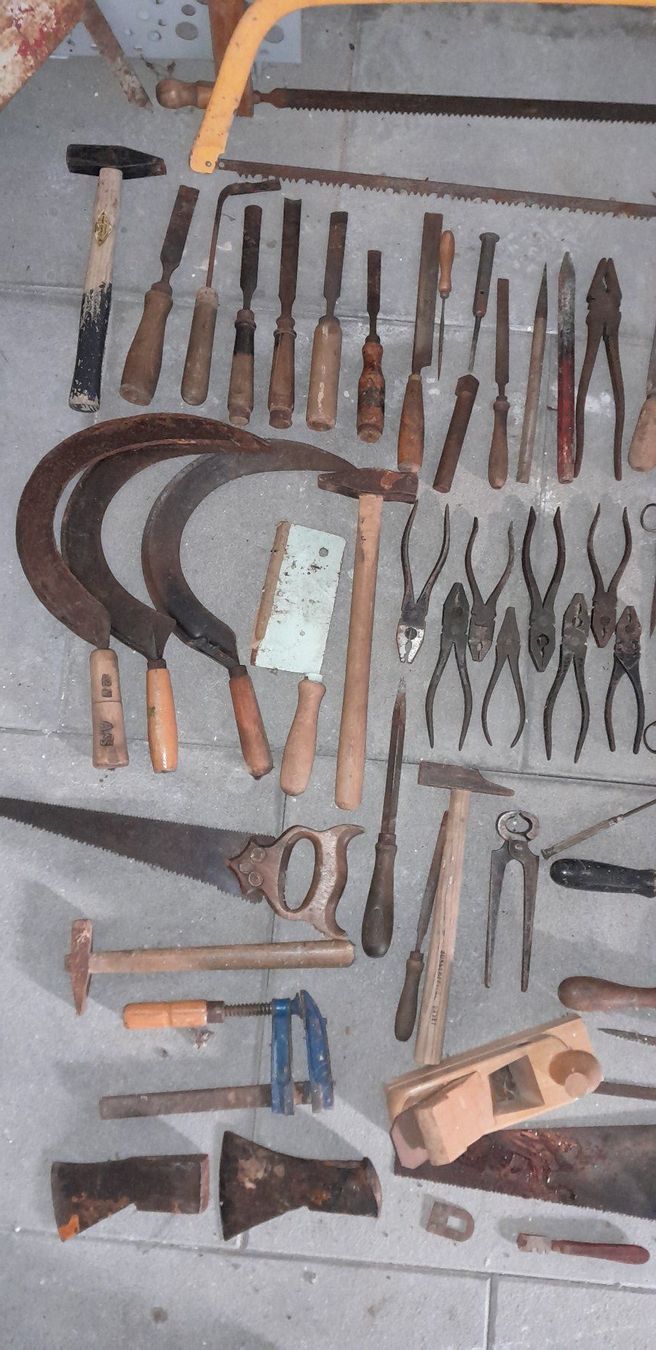 Tutti gli attrezzi: Altes Werkzeug – Usato da Liesberg venduto da Ragged 7