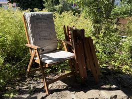 3 Chaises de jardin pliantes en bois,+2 coussins  bon état