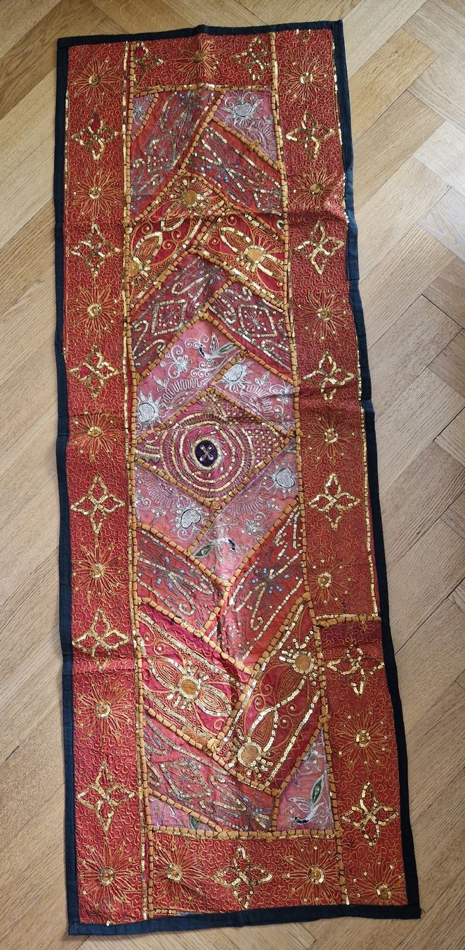 Stoffe: Tischläufer / Indischer Patchwork Handbestickt – Gebraucht aus Küsnacht ZH von 2011_ 4