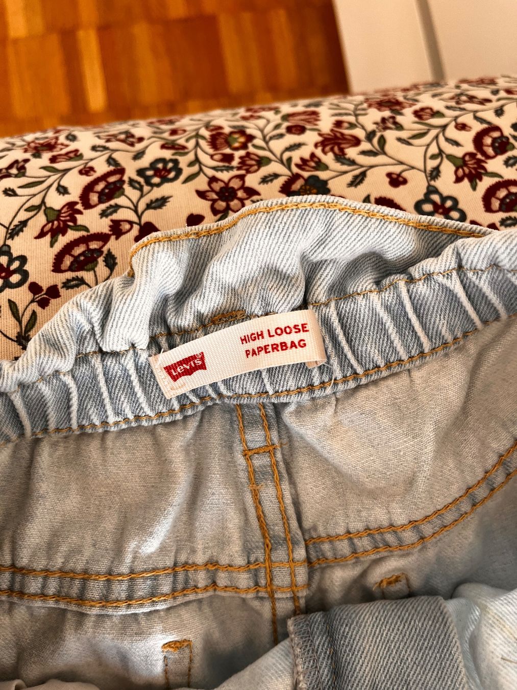 Levi's Jeans: Levis paper Bag loose Jeans hell blau S – Usato da Zürich venduto da maral787