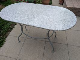Gartentisch mit Granitplatte