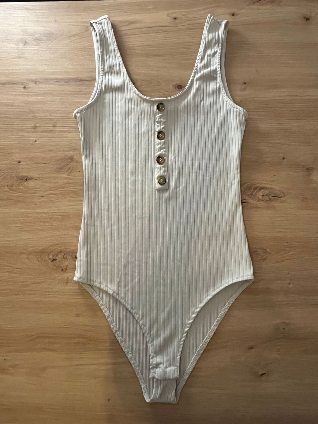 H&M Top: Body blanc à boutons H&M - S – Usato da Sion venduto da Kitty_Kat