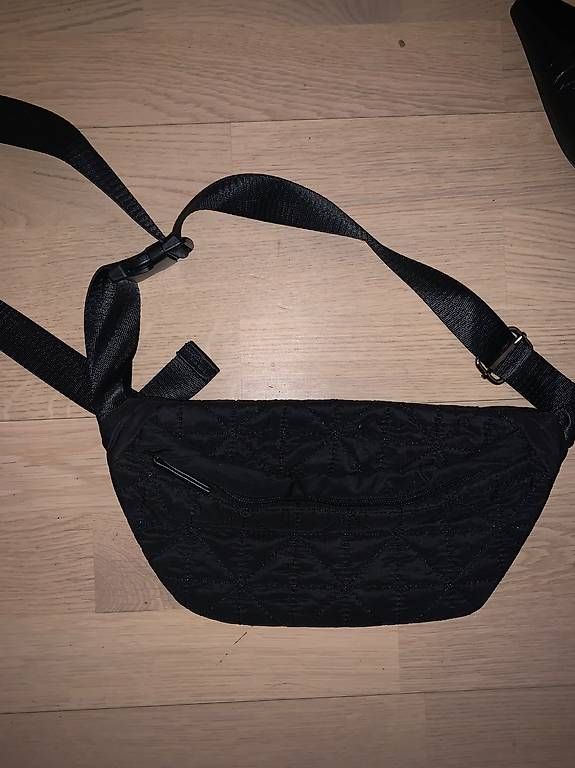 Taschen: Schwarze Bauchtasche – Gebraucht aus Belp von mia_5cm6