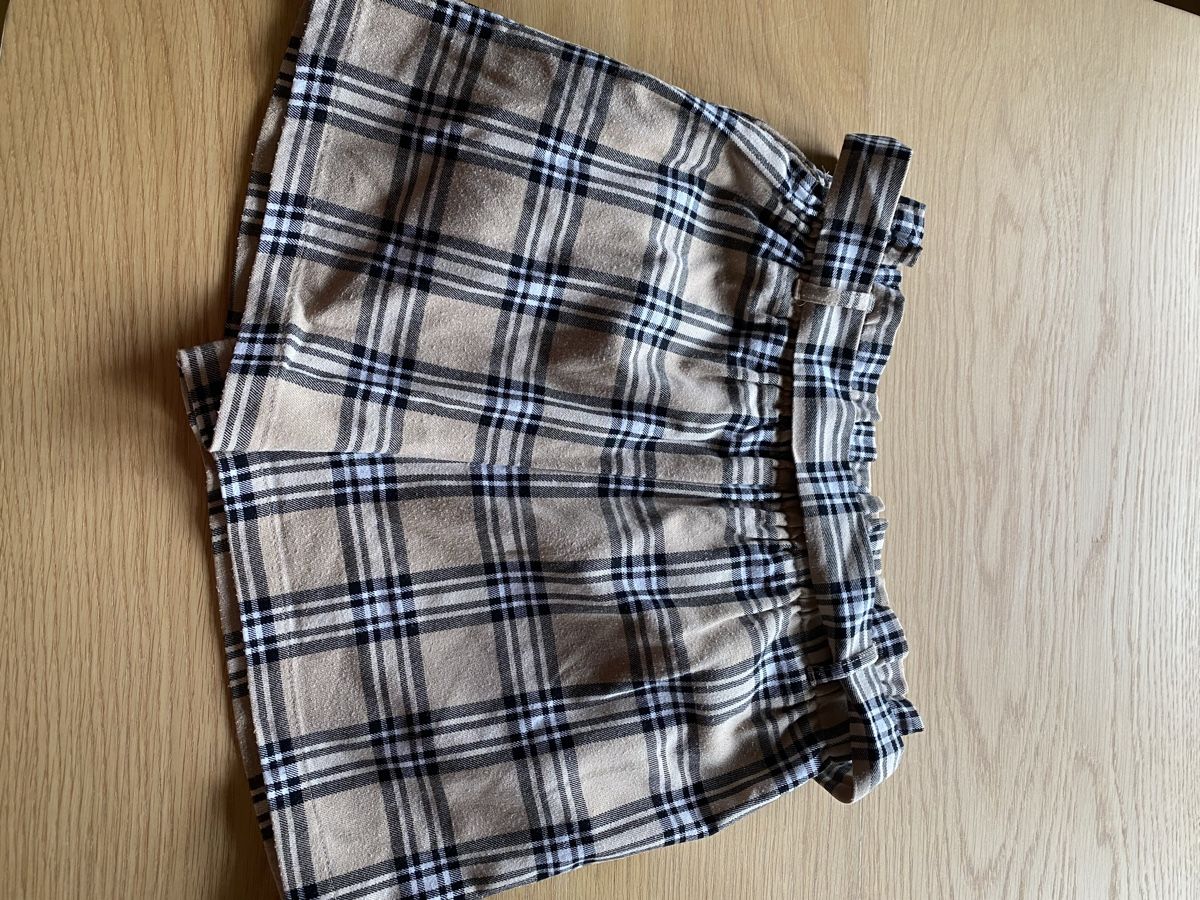Stradivarius Pantaloni: Short Stradivarius carreaux beige taille S – Usato da Aigle venduto da Celina28 2