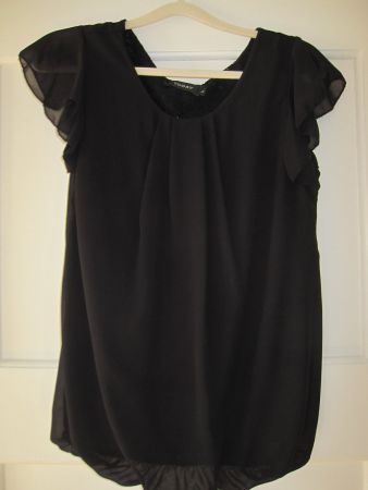 Bluse kurzarm, schwarz, halbtransparent, Rüschenärmel