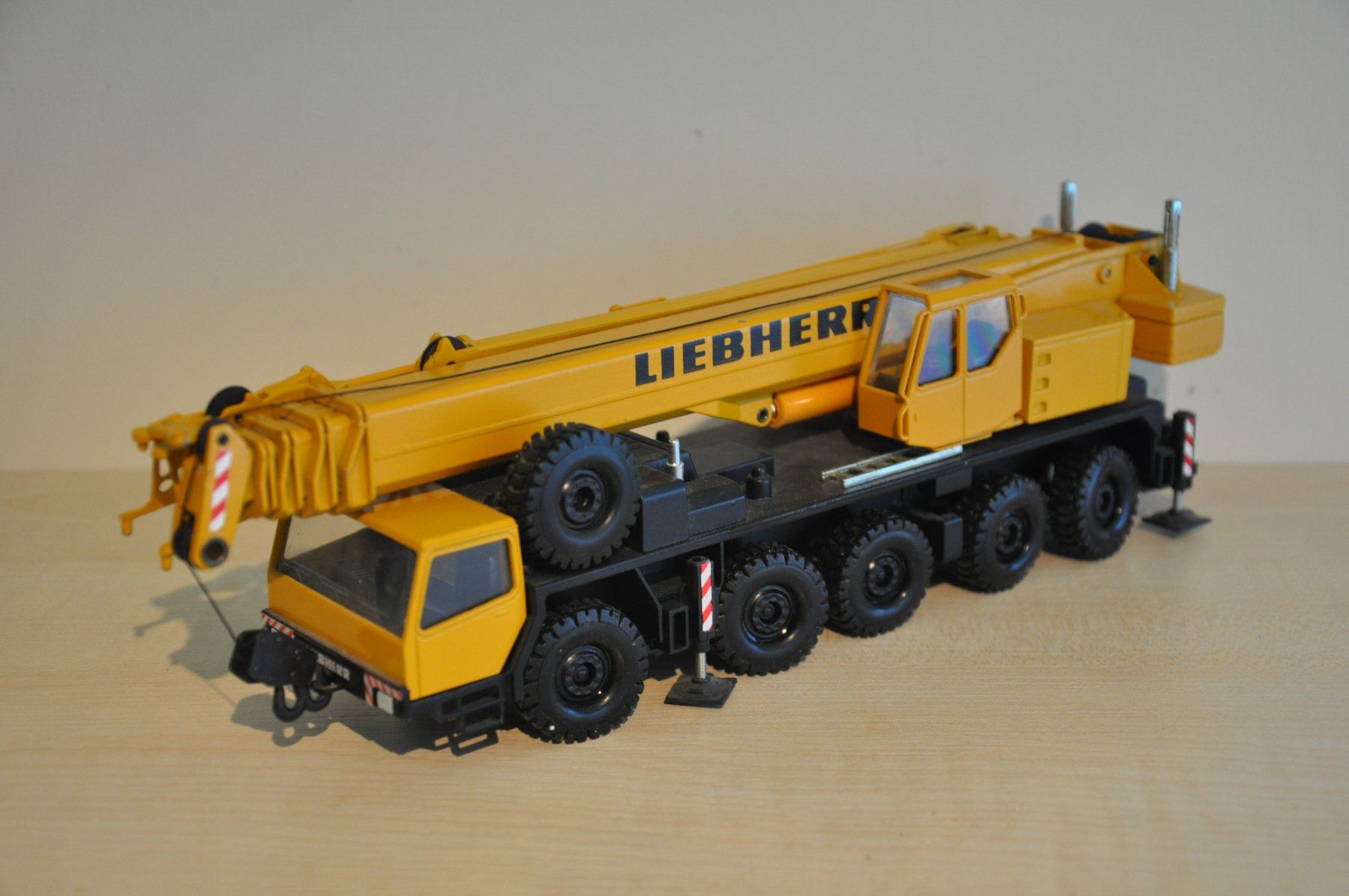 Conrad Kit di modellismo & Modellini statici: LIEBHERR Mobilkran – Difettoso da Mitlödi venduto da worker04