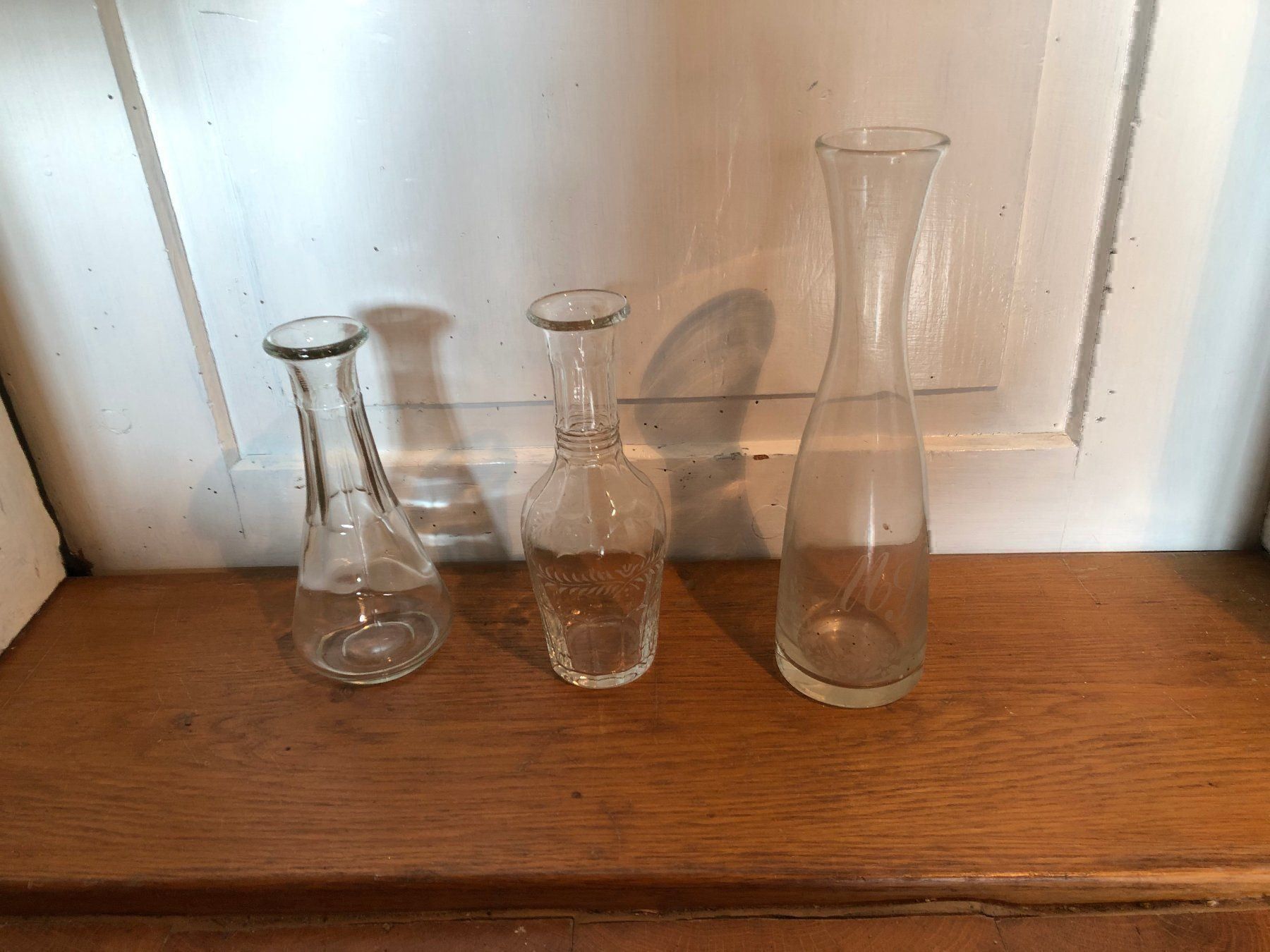 Caraffe: Glaskaraffen fein antik Muster weiss 3x – Usato da Siblingen venduto da Jayuah