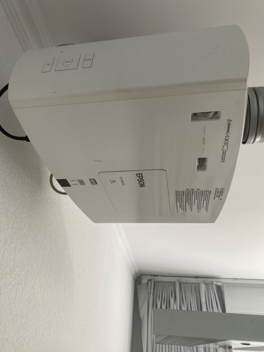 Epson Vidéoprojecteurs: Epson EH-TW3200 Projektor gebraucht – D'occasion à Rudolfstetten par roki1988