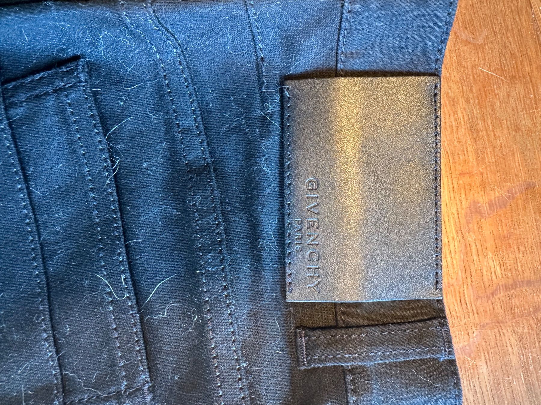 Givenchy Pantaloni: Shorts Givenchy neri taglia XS eleganti – Usato da Solduno venduto da ant_npd6 2