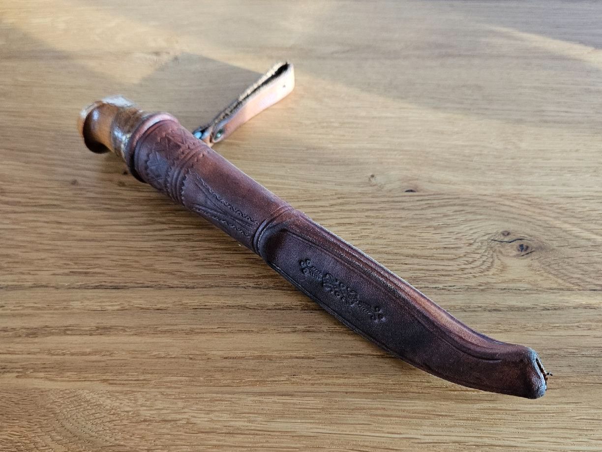 Zubehör: Finnen-Messer mit Lederscheidet – Gebraucht aus Bern von Respirit 9