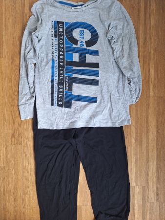 Grauer Schlafanzug mit Print "CHILL" Gr. 158