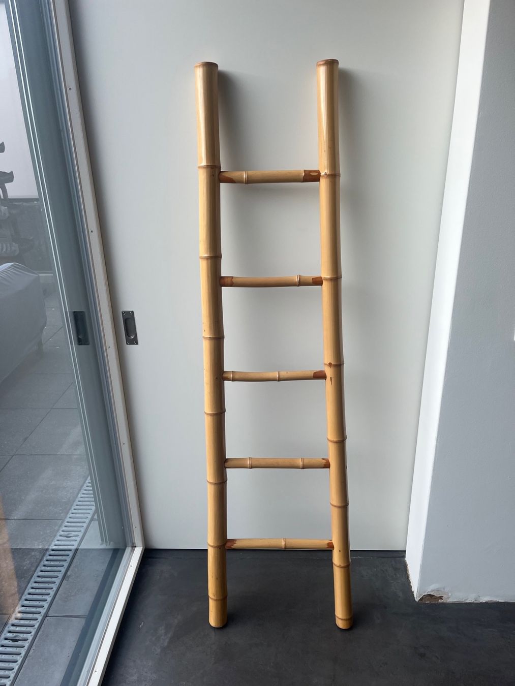 Guardaroba: Leiter als Deco oder als Kleiderständer – Usato da Bülach venduto da Zouba01
