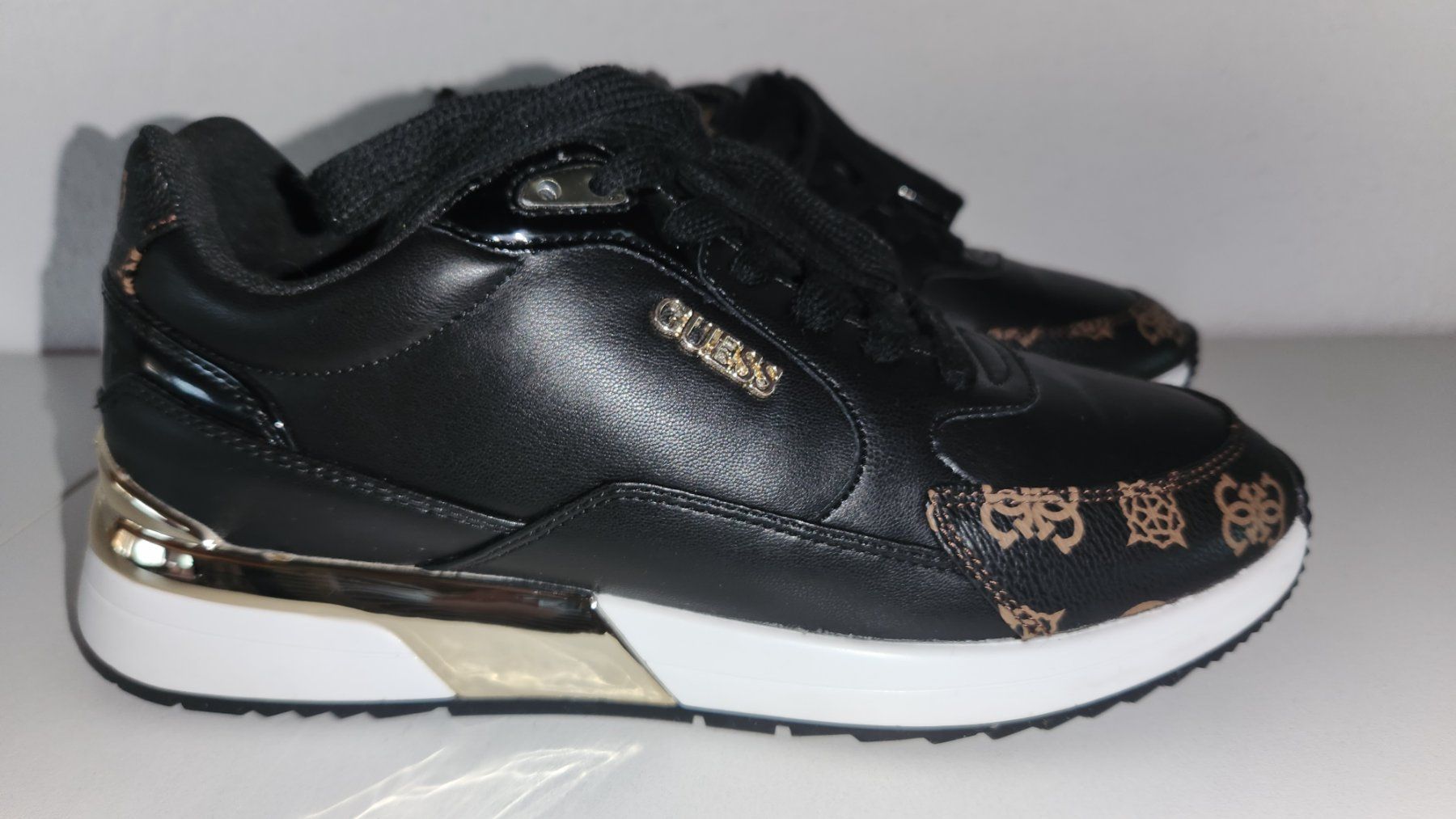 Guess Scarpe da donna: Guess Schuhe – Nuovo (secondo la descrizione) da Füllinsdorf venduto da EC1986 1