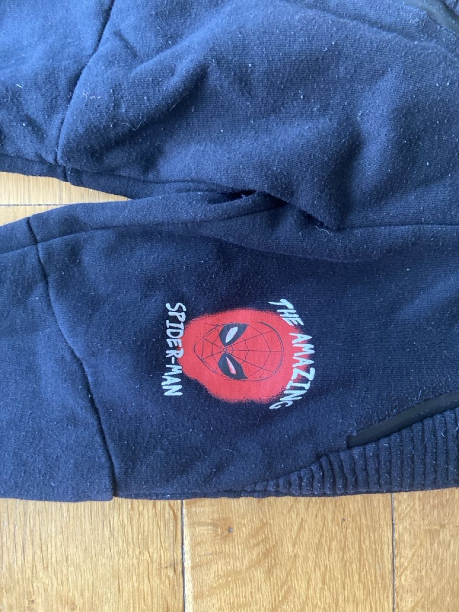 Disney Pantaloni: Kinder Hose Spider-Man schwarz Grösse 110  – Usato da Zürich venduto da ManonsVintage 1