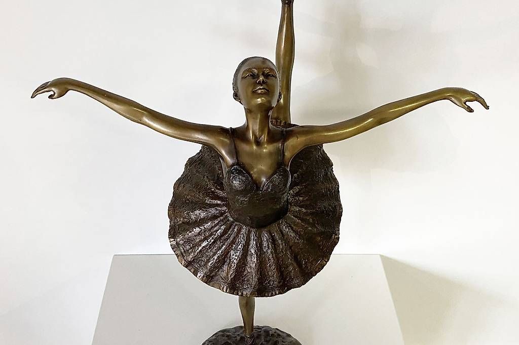 Sculture & Statue: Bronzefigur, stehende Ballerina – Nuovo (secondo la descrizione) da Ballwil venduto da ClassicGallery 5