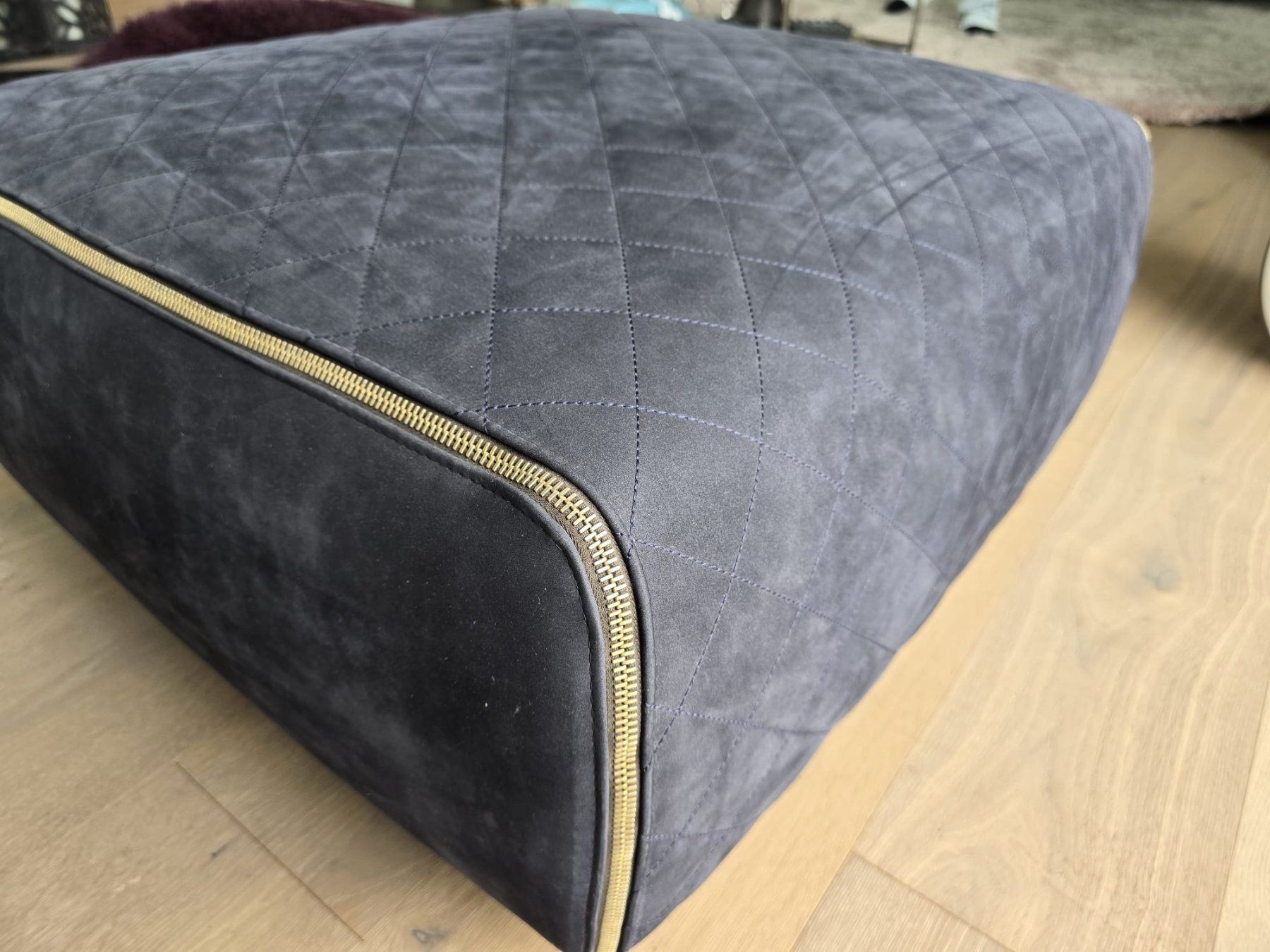 Minotti Sgabelli: Minotti  Ashley Pouf, von Rodolfo Dordoni – Nuovo (secondo la descrizione) da Bottighofen venduto da rjh_zh2x