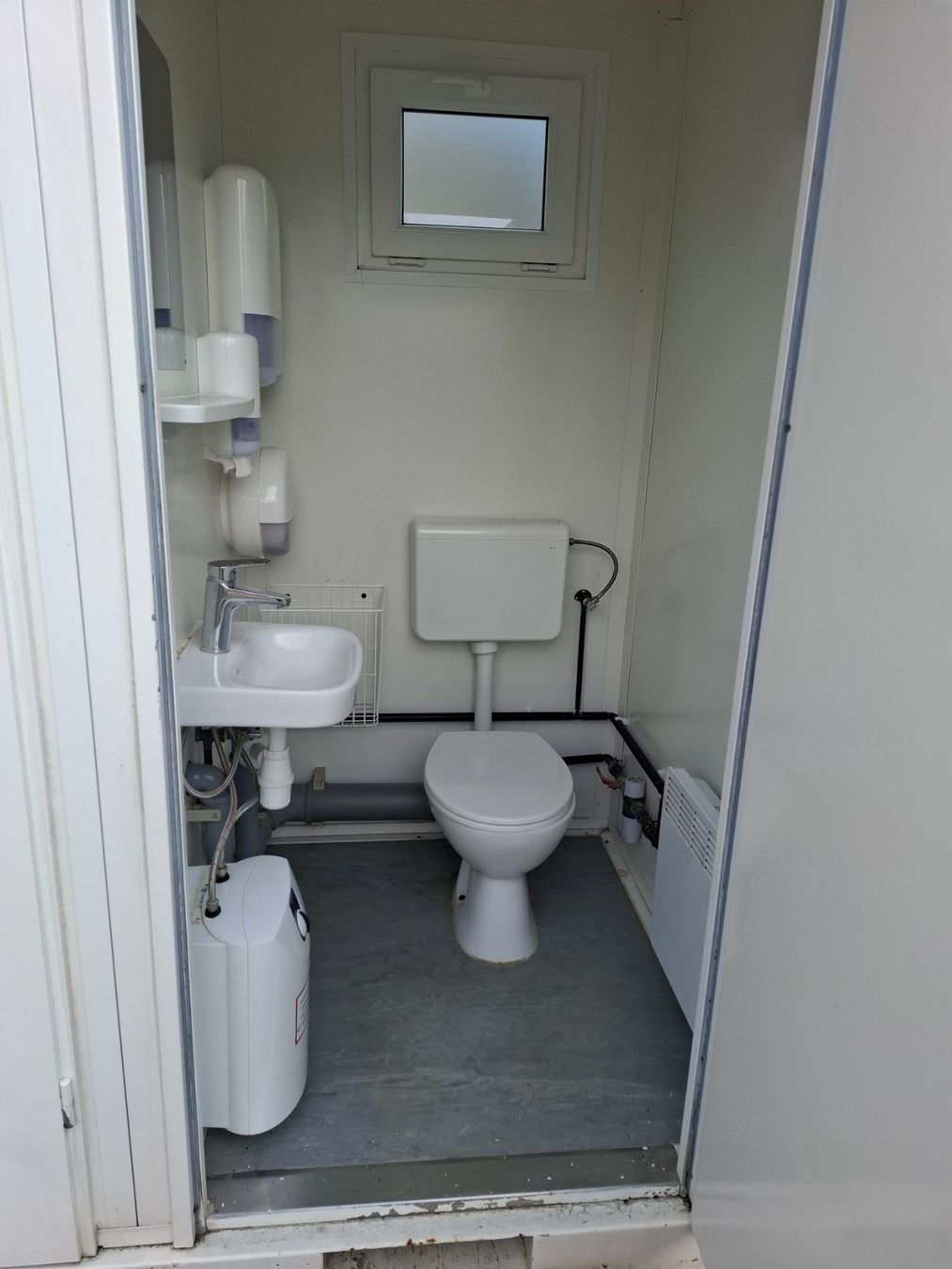 Baucontainer: Container WC Doppel Condecta – Gebraucht aus tamins von MagazinGRZH 1