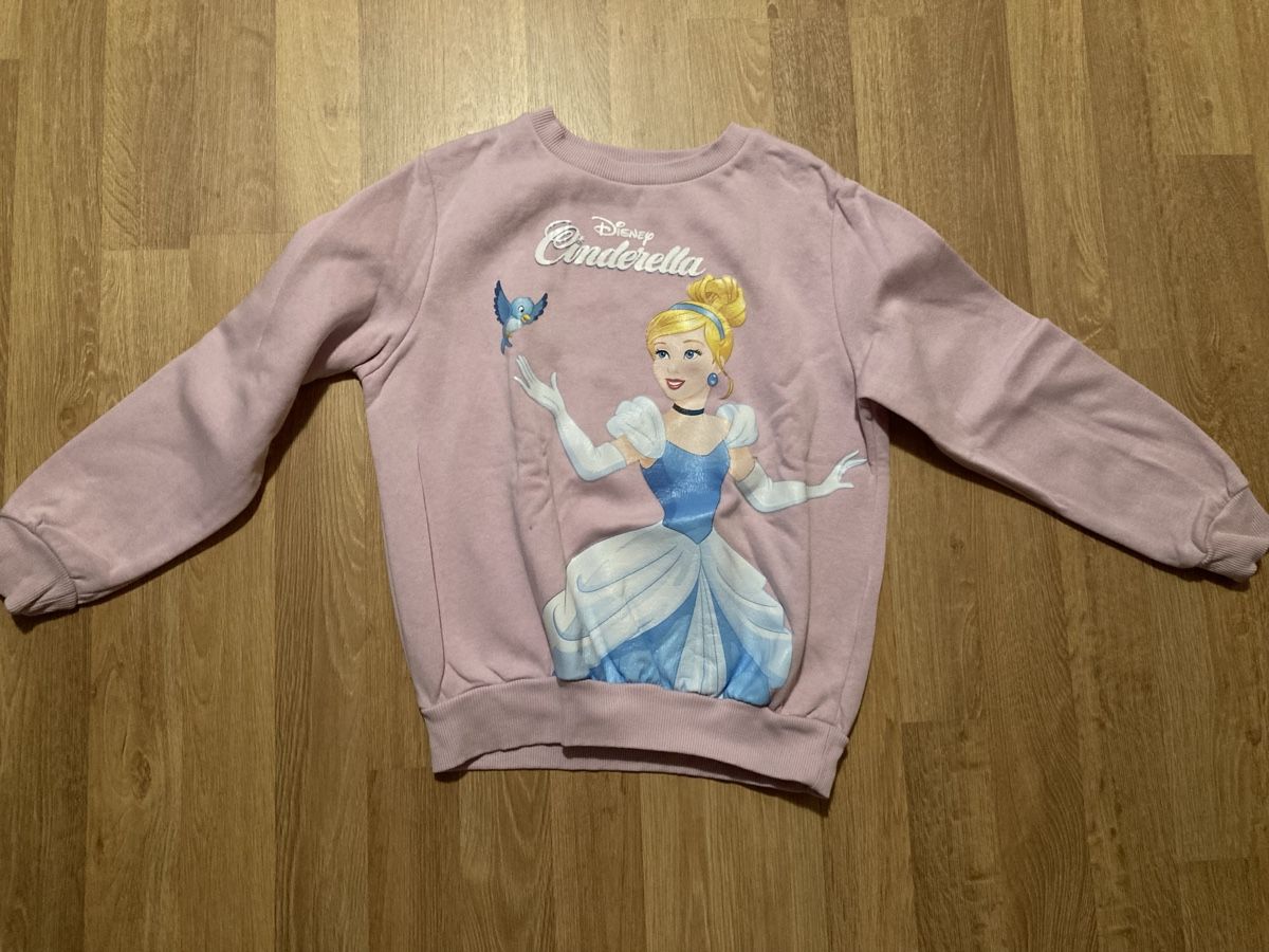 Pullover & Sweatshirts: Cinderella Pullover Gr. 122/128 – Gebraucht aus Emmenbrücke von JJ_89