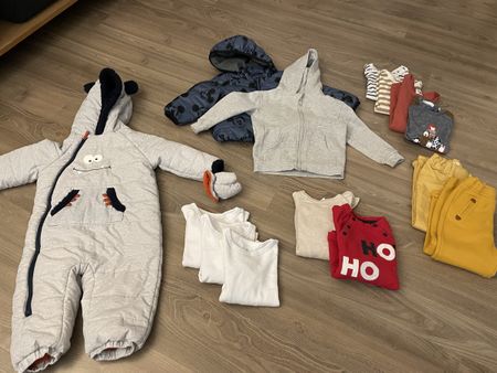 Lot de vêtements bébé taille 86, Mickey, Noël, etc