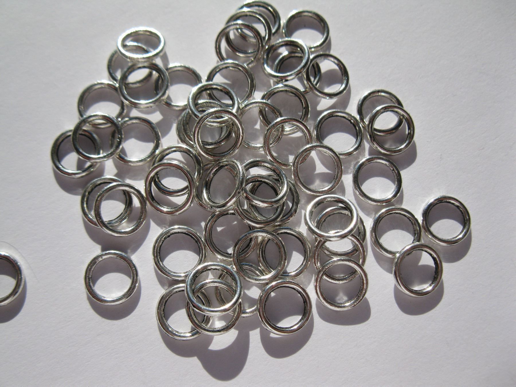 Perlen (unechte): 25 Ringe geschlossen, silber, 8x1,5mm – Neu und originalverpackt aus St. Margarethen TG von LuanaKa 1