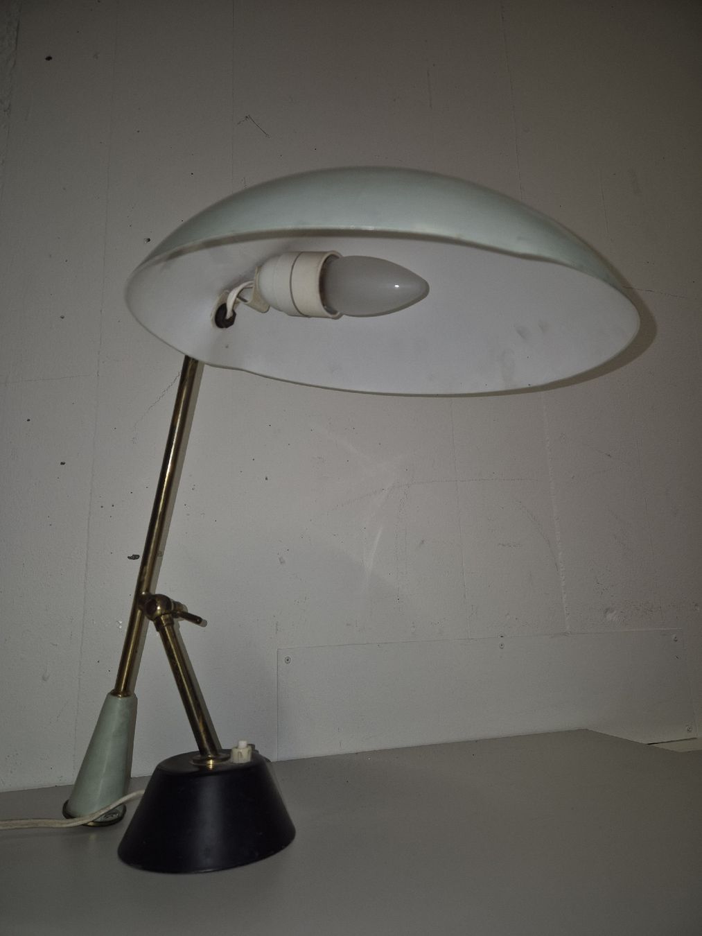 Lampade: Tischlampe Messing/Metall hellblau gebraucht – Usato da Bern venduto da latrouvaillebern 2