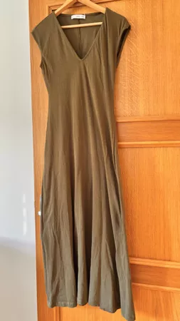 MNG Kleid olivefarben V-Ausschnitt Grösse M guter Zustand