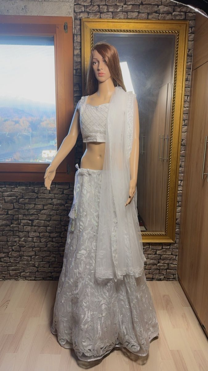Lotti di vestiti: Verführerischer Silberner Netz-Lehenga – Nuovo e nell'imballaggio originale da Murgenthal venduto da mah_vy9v 2