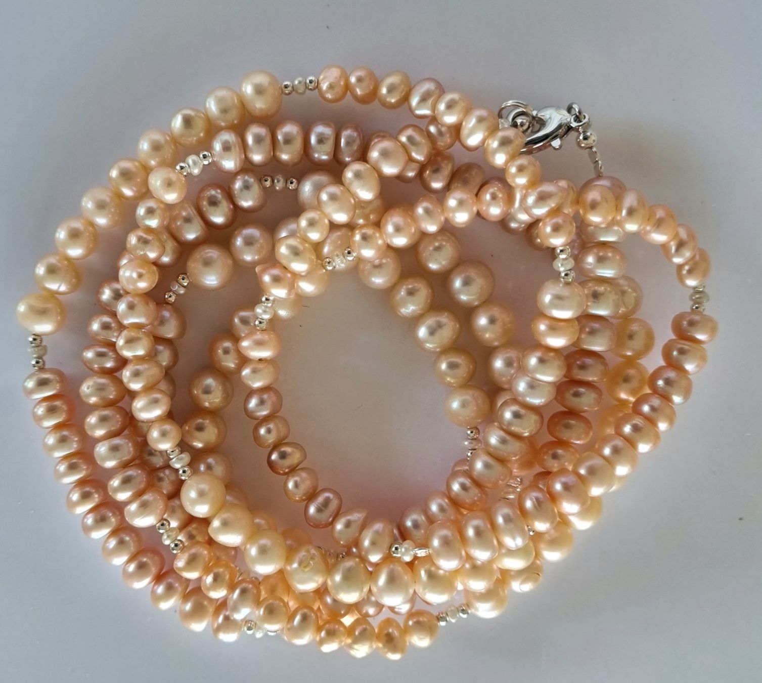 Catenine: lange pinkfarbene Perlenhalskette 5 – Nuovo e nell'imballaggio originale da Luzern venduto da Cellina1