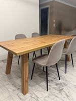 Esstisch 160 × 90 cm mit 4 grauen Samtstühlen