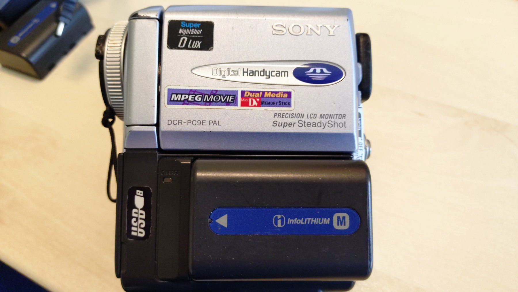Videocamere: Sony Handycam DCR-PC9E – Usato da Beringen venduto da UB-01 1