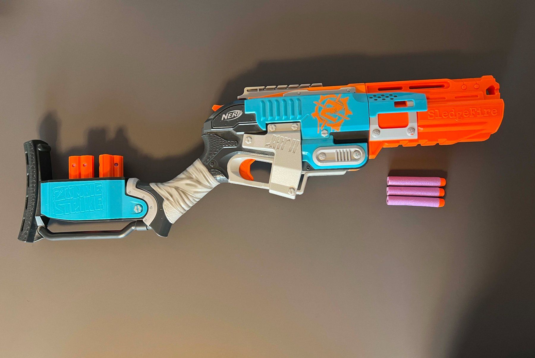 Nerf Spielzeuge: Nerf Zombie Strike Sledgefire – Gebraucht aus Hitzkirch von